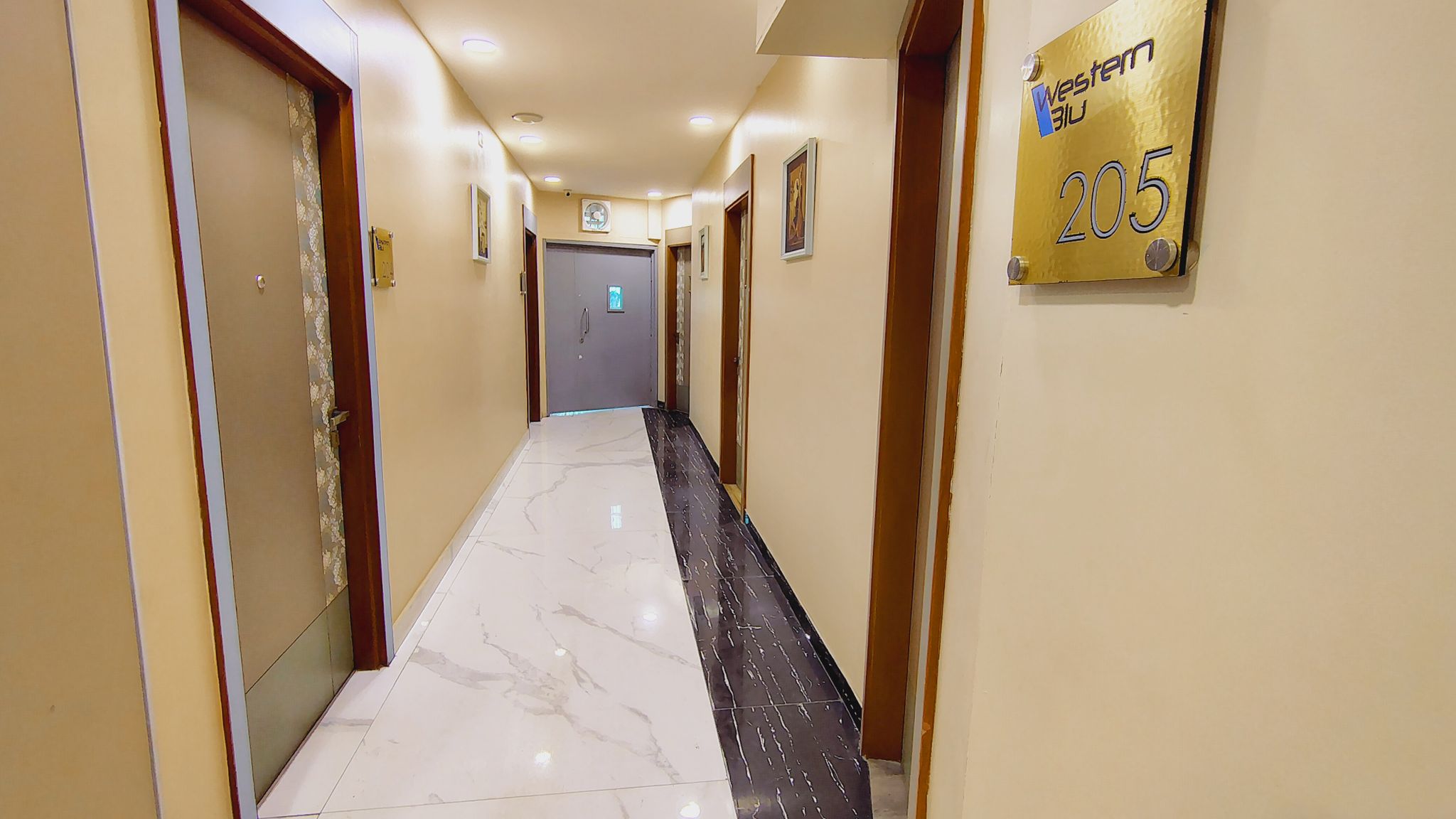 undefined Western Blu 3