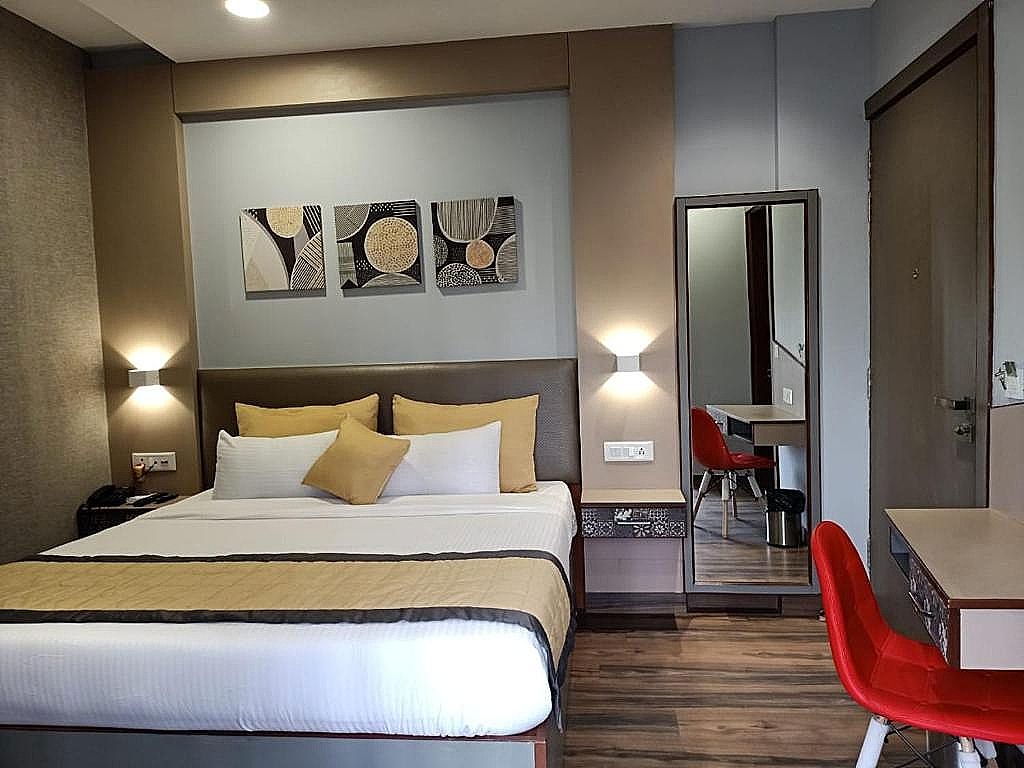 Western Blu Deluxe Double Room 4