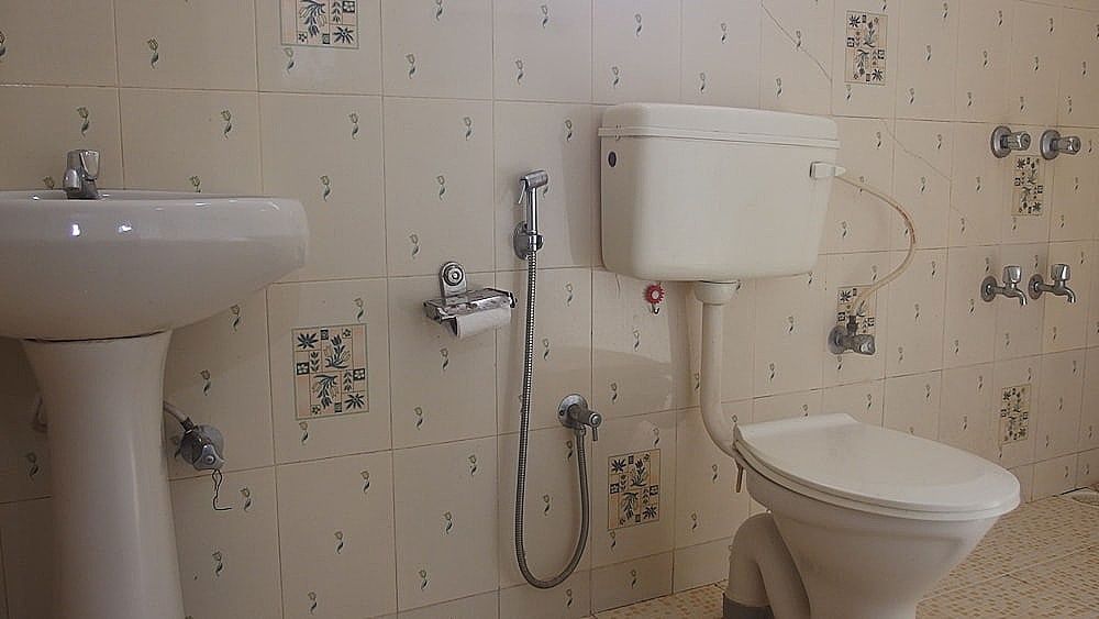 Yellow House ( NO CHILD ALLOWED BELOW 12 YEARS) Standard NON AC Room 13