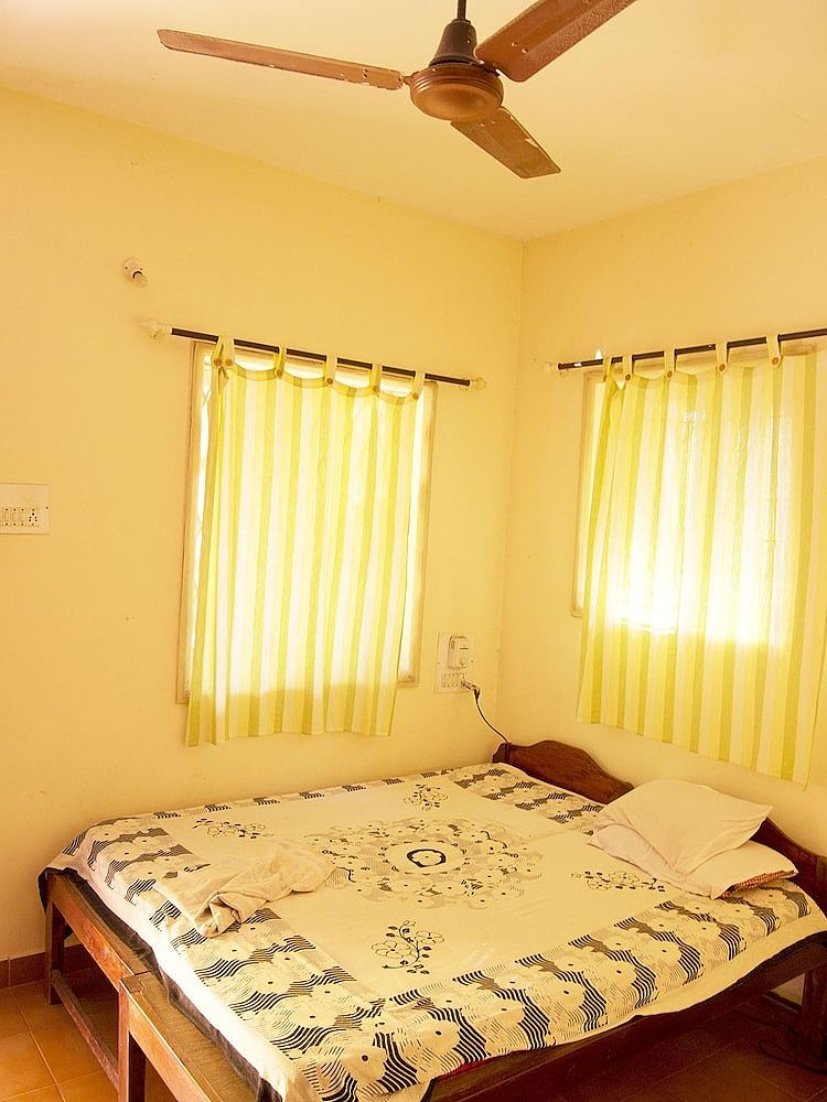 Yellow House ( NO CHILD ALLOWED BELOW 12 YEARS) Standard NON AC Room 16