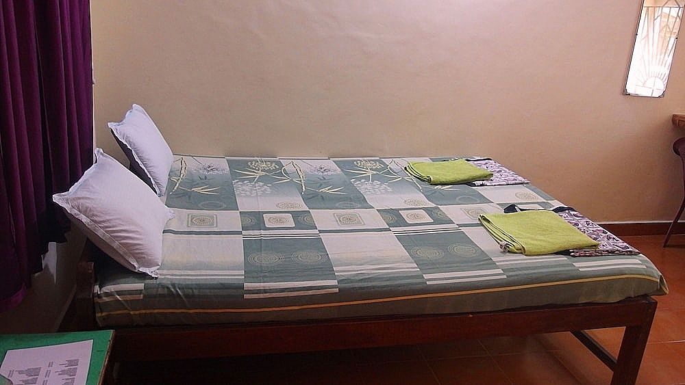 Yellow House ( NO CHILD ALLOWED BELOW 12 YEARS) Standard NON AC Room 14