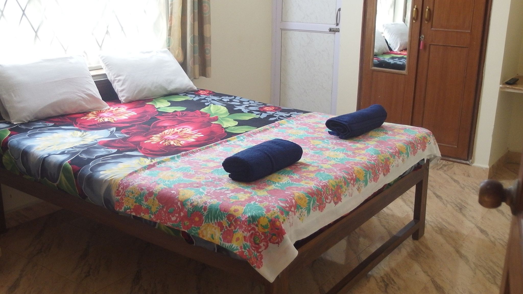 Yellow House ( NO CHILD ALLOWED BELOW 12 YEARS) Standard NON AC Room 12