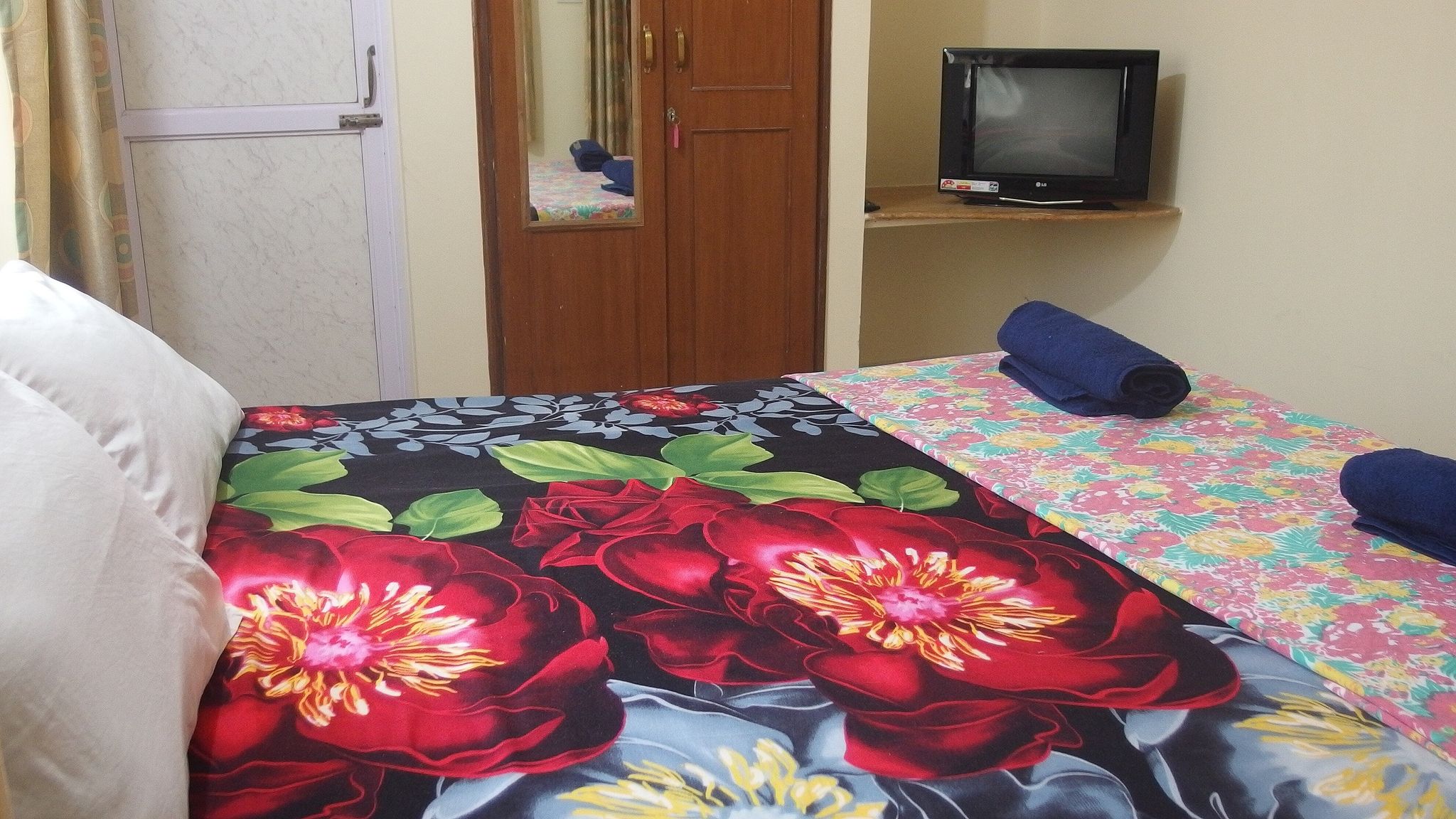 Yellow House ( NO CHILD ALLOWED BELOW 12 YEARS) Standard NON AC Room 9