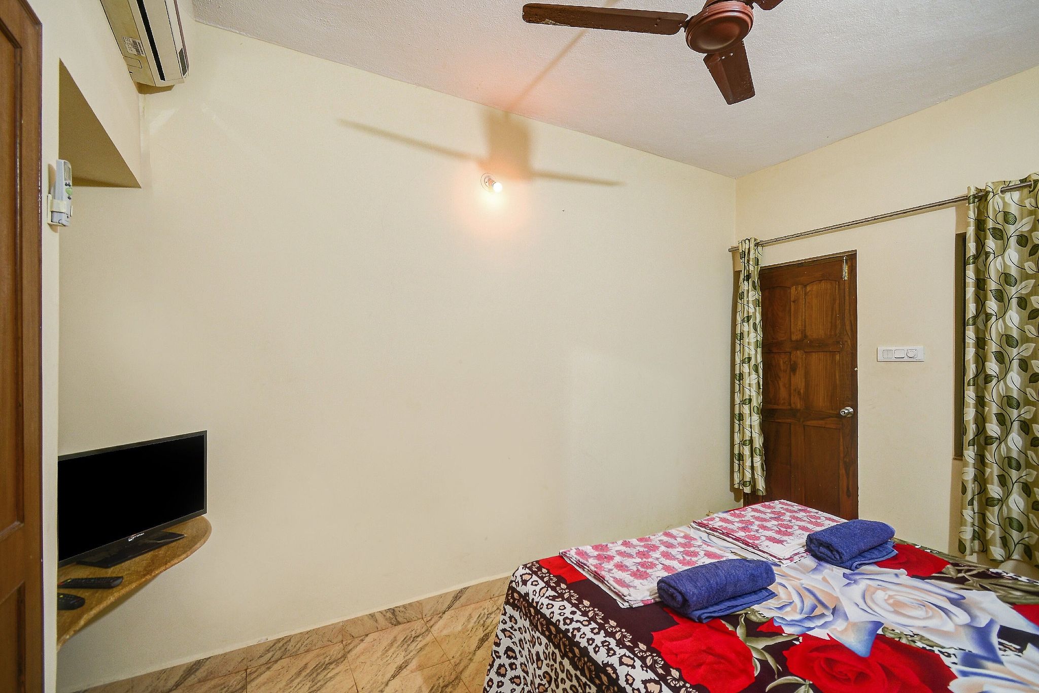 Yellow House ( NO CHILD ALLOWED BELOW 12 YEARS) Standard NON AC Room 11