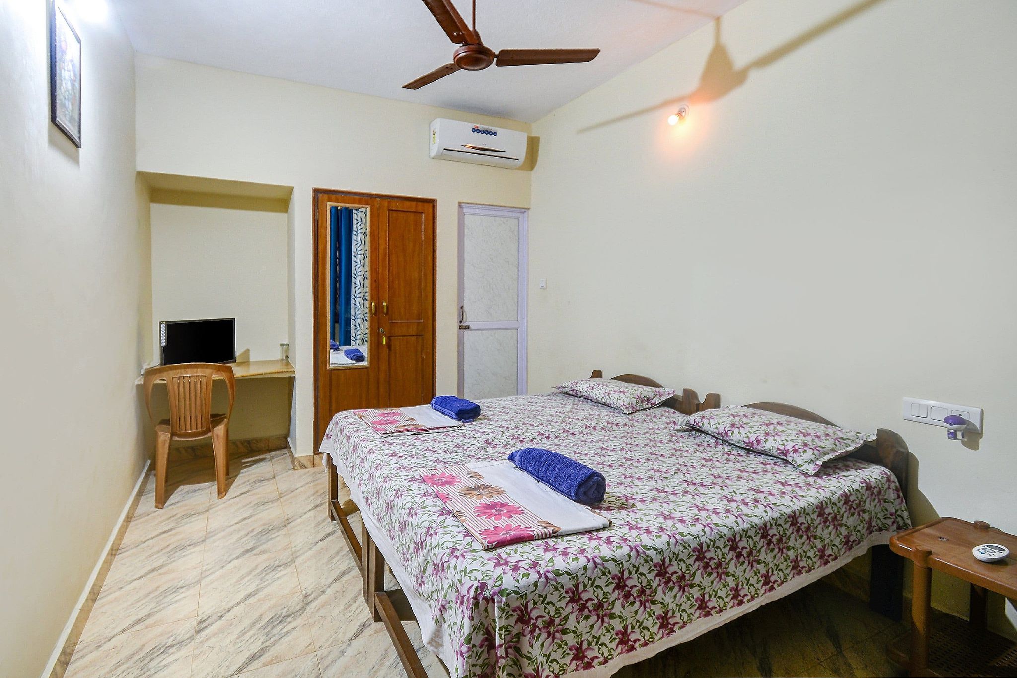 Yellow House ( NO CHILD ALLOWED BELOW 12 YEARS) Standard NON AC Room 2