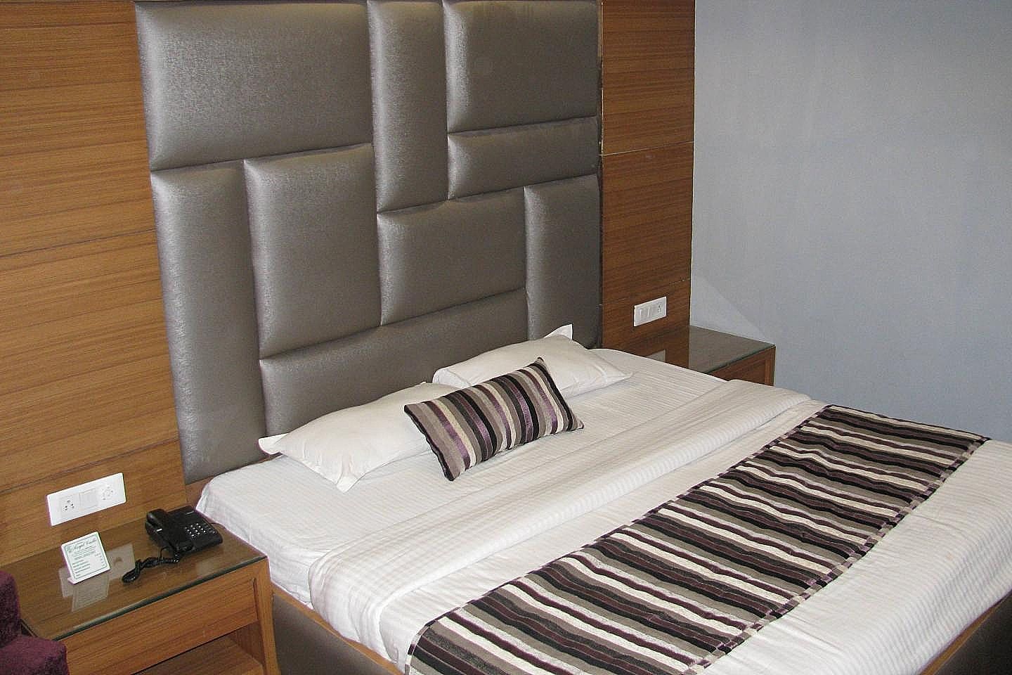 Royal Castle Deluxe Room 5