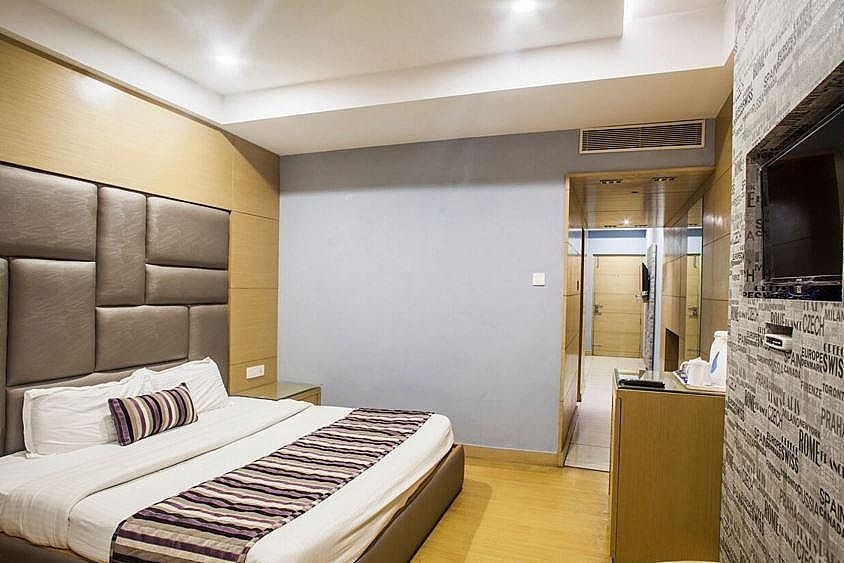 Royal Castle Deluxe Room 4