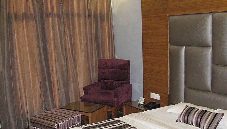 Royal Castle Deluxe Room 10