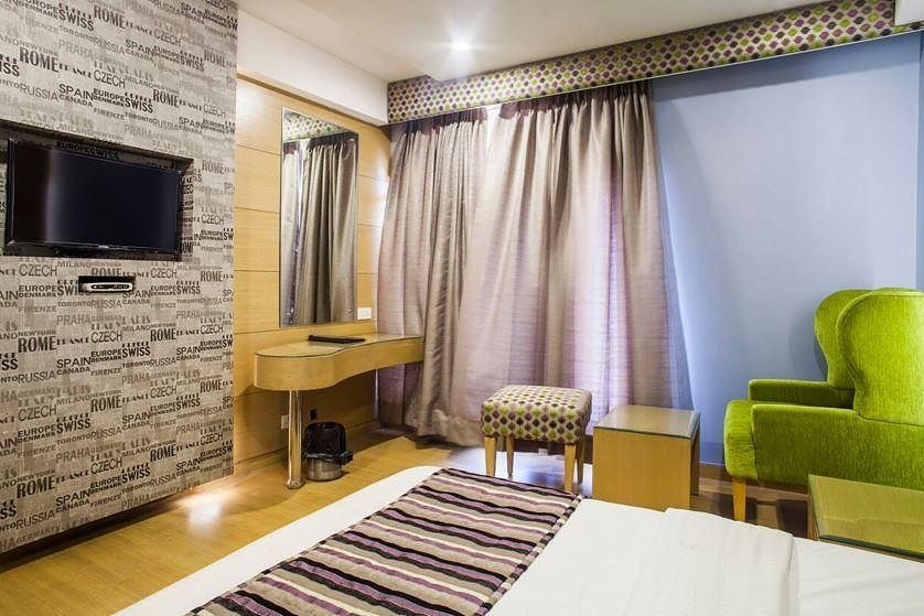 Royal Castle Deluxe Room 6