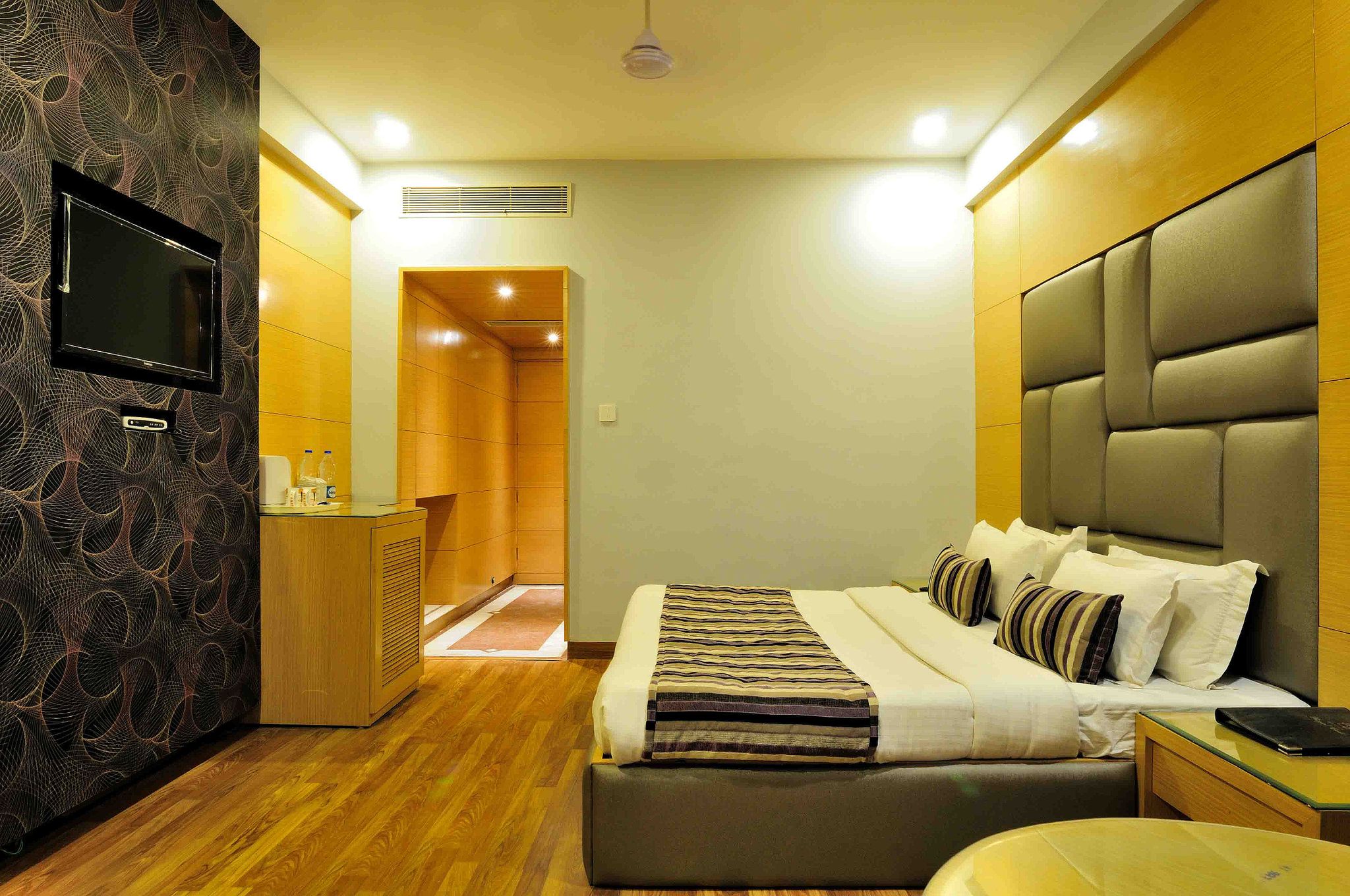 Royal Castle Deluxe Room 13