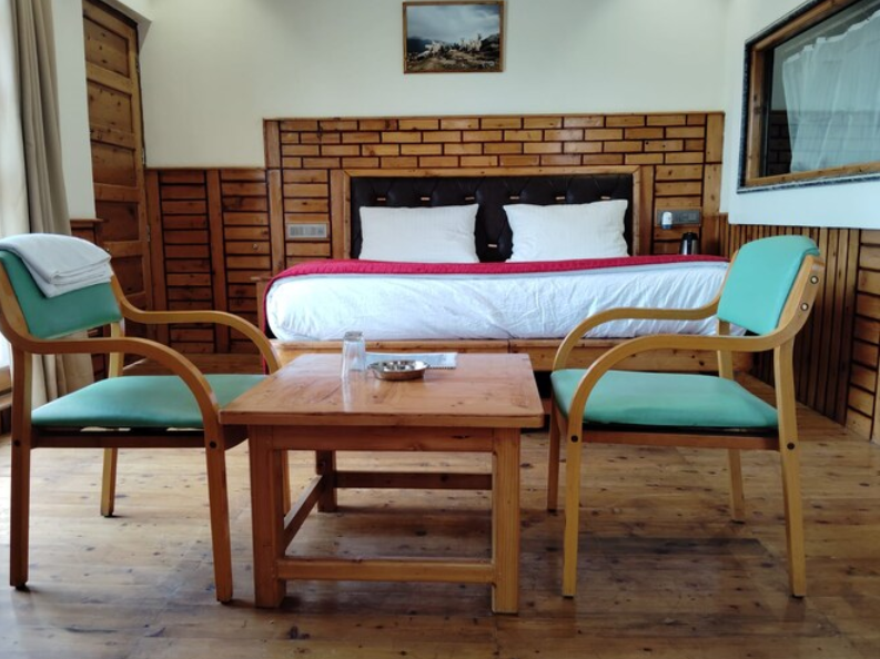 Executive Wood Suite With Balcony