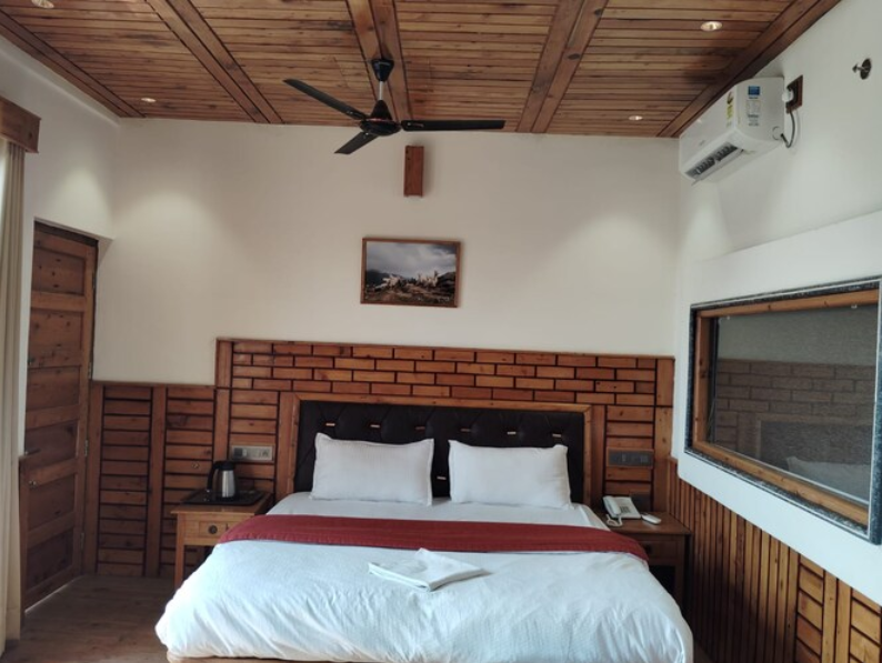 Executive Wood Suite With Balcony