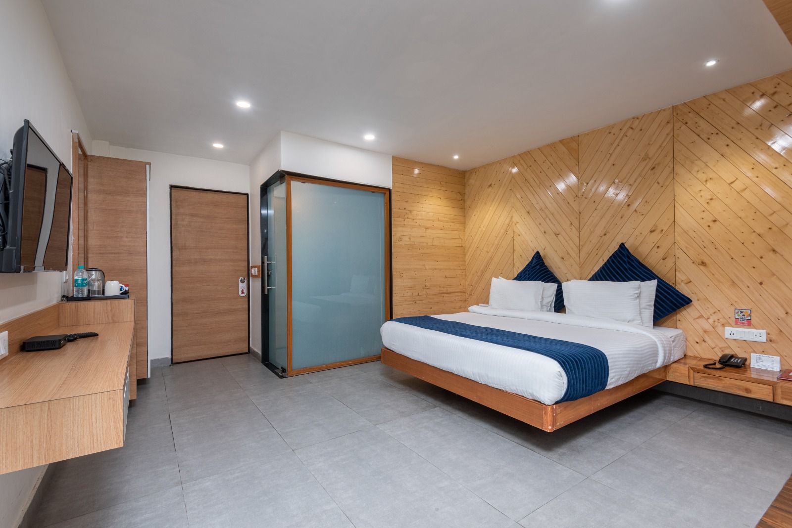 MV Acosta by Lawrence Group Super Deluxe Room 3