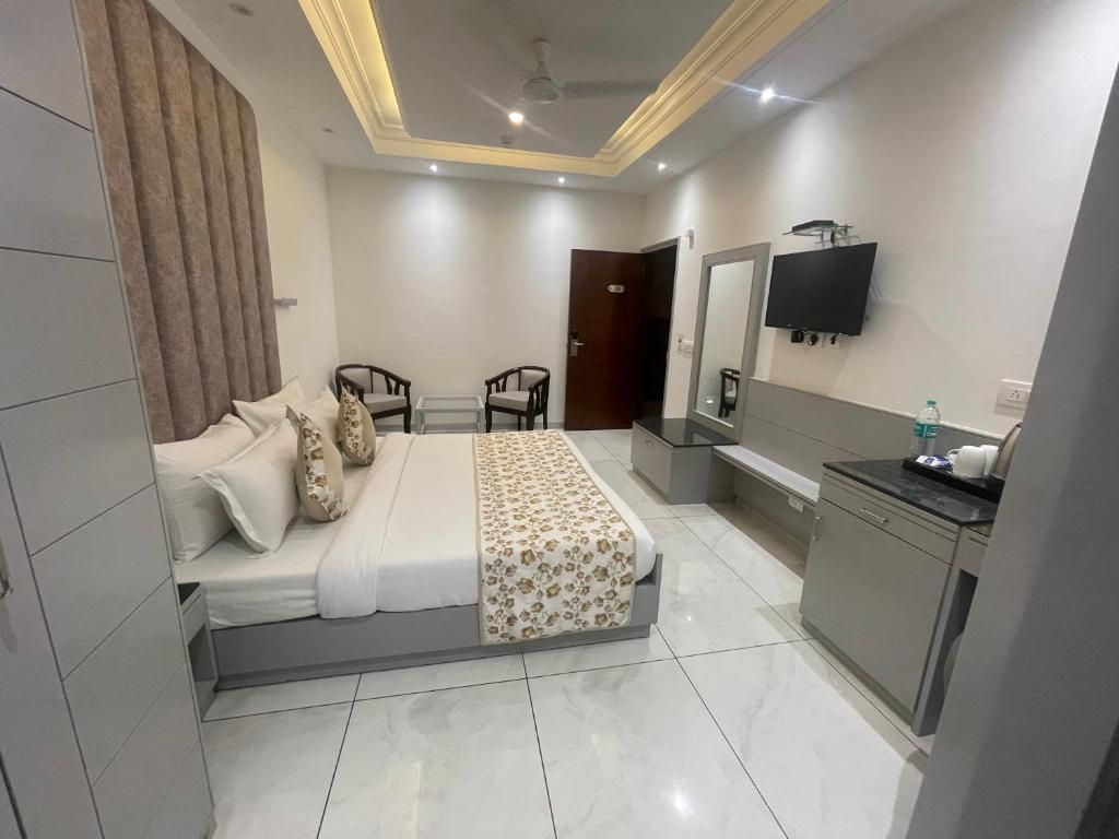 Hotel The Saffron Executive Room