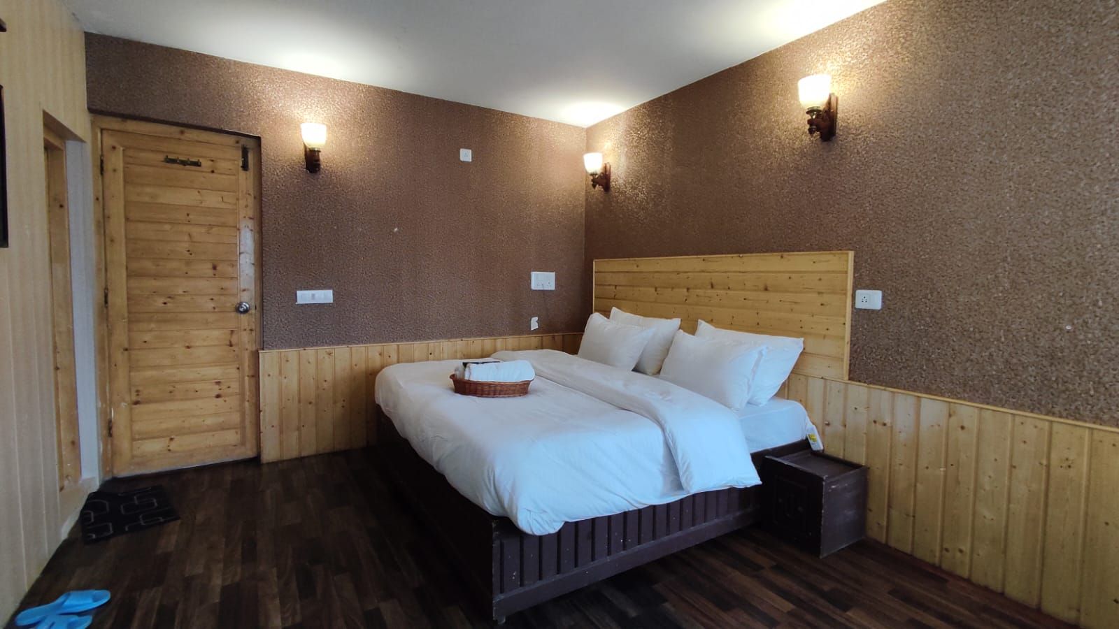 Hotel Fifth Season Pahalgam Deluxe 8