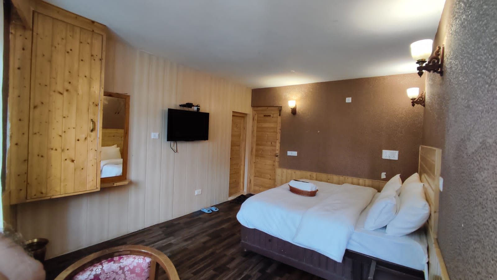 Hotel Fifth Season Pahalgam Deluxe 4