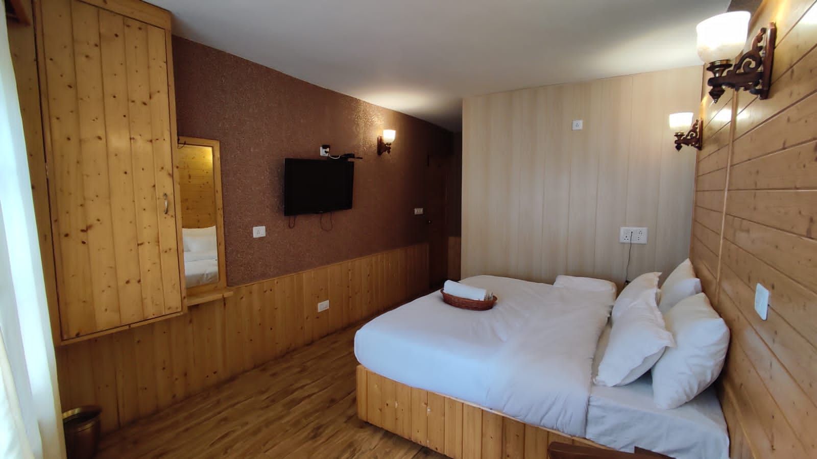 Hotel Fifth Season Pahalgam Deluxe 5