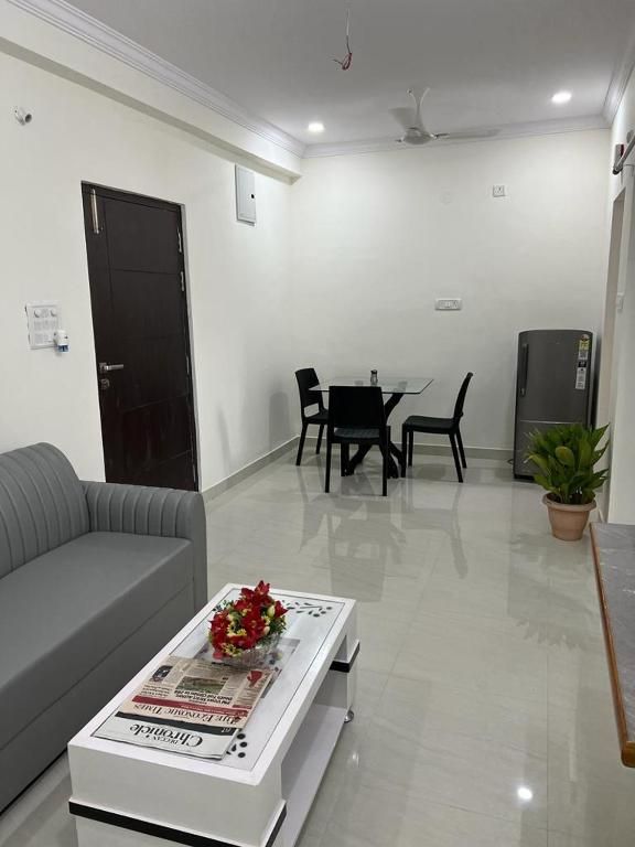 Residence Retreat | 1-Bhk Apartment Near DLF Cyber City One-Bedroom Apartment 5