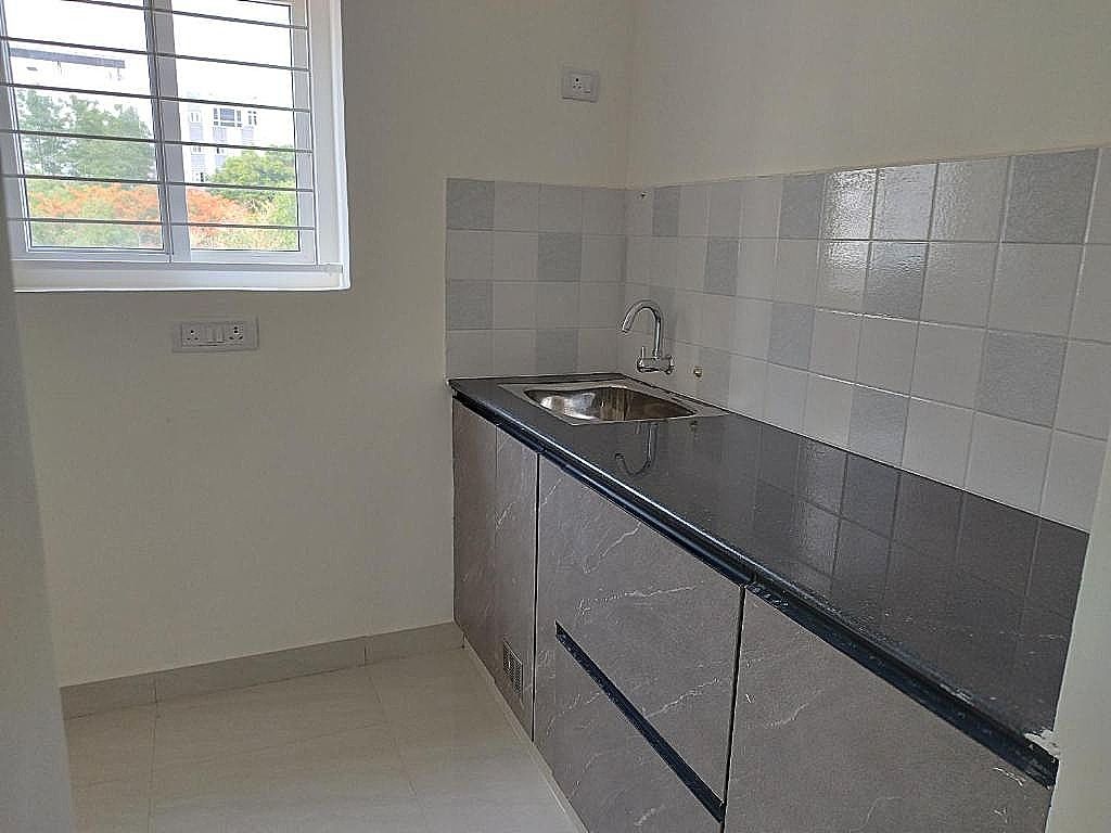 Residence Retreat | 1-Bhk Apartment Near DLF Cyber City One-Bedroom Apartment 3