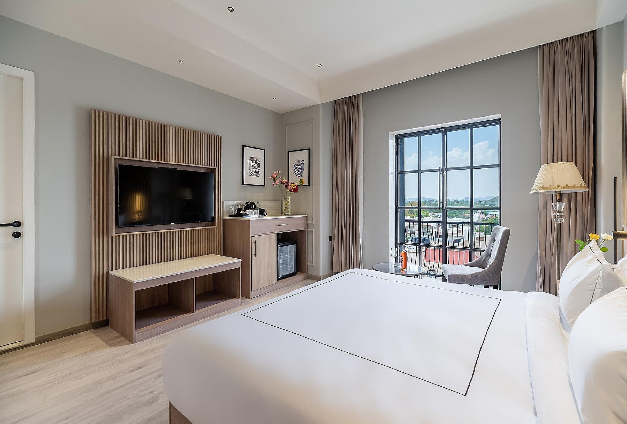 Courtyard Room