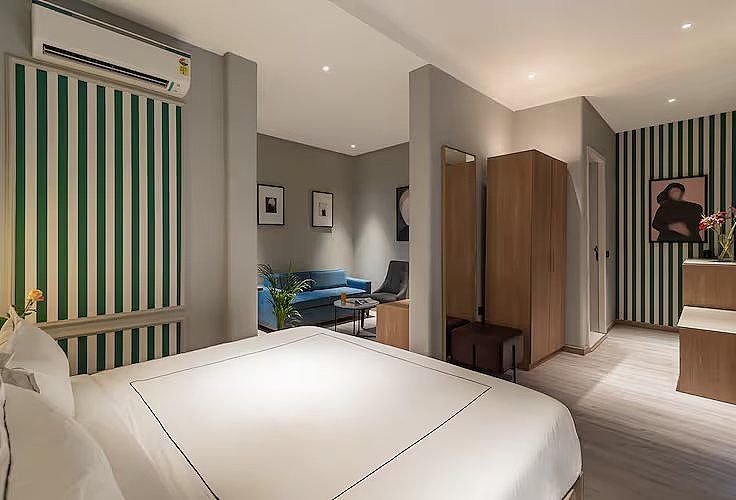 Courtyard Suites with City View