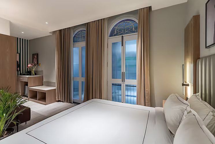 Courtyard Suites with City View