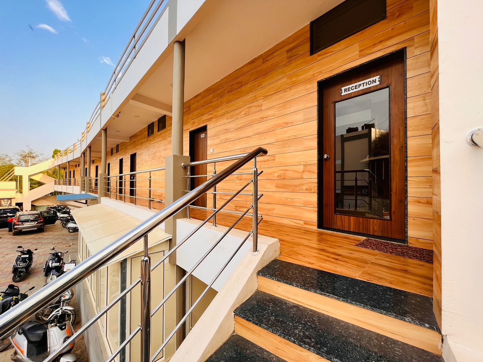 Stay Guru Hari Om Residency