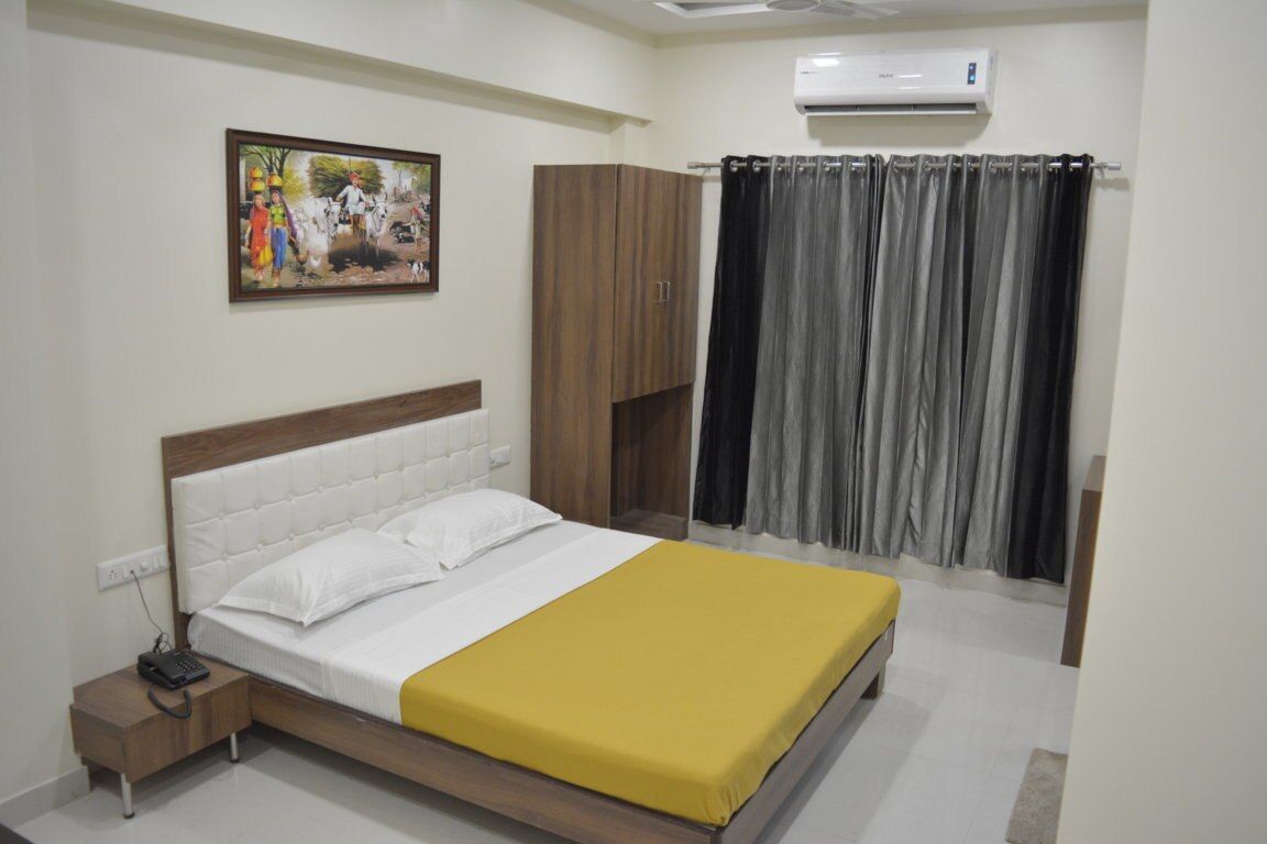 StayGuru Park View Residency AC Deluxe Double Room 2