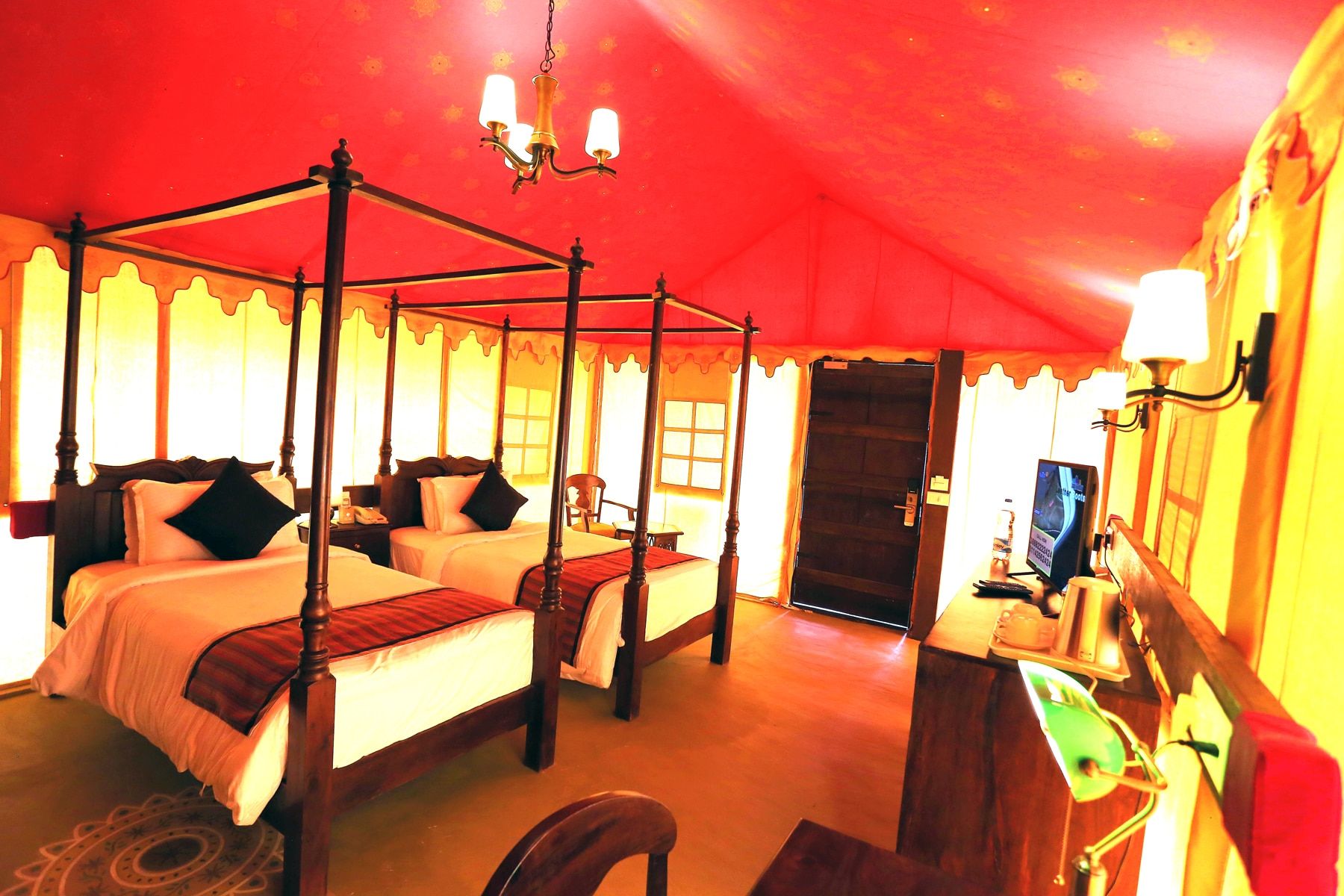 Deluxe Ac Hut Queen-size beds