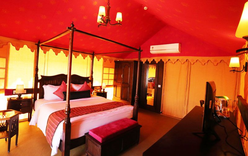 Deluxe Ac Hut King-size bed