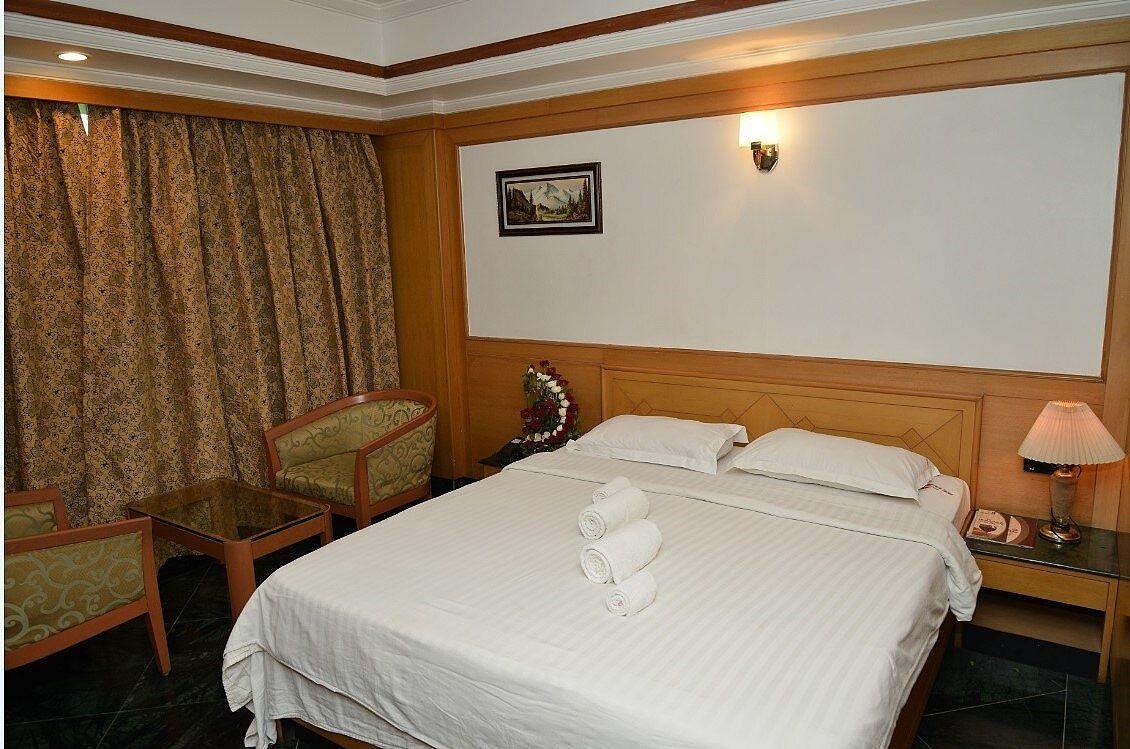 Executive AC Twin Bed Room @ 100 meters from reception