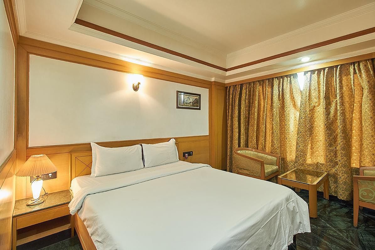 Executive AC Twin Bed Room @ 100 meters from reception