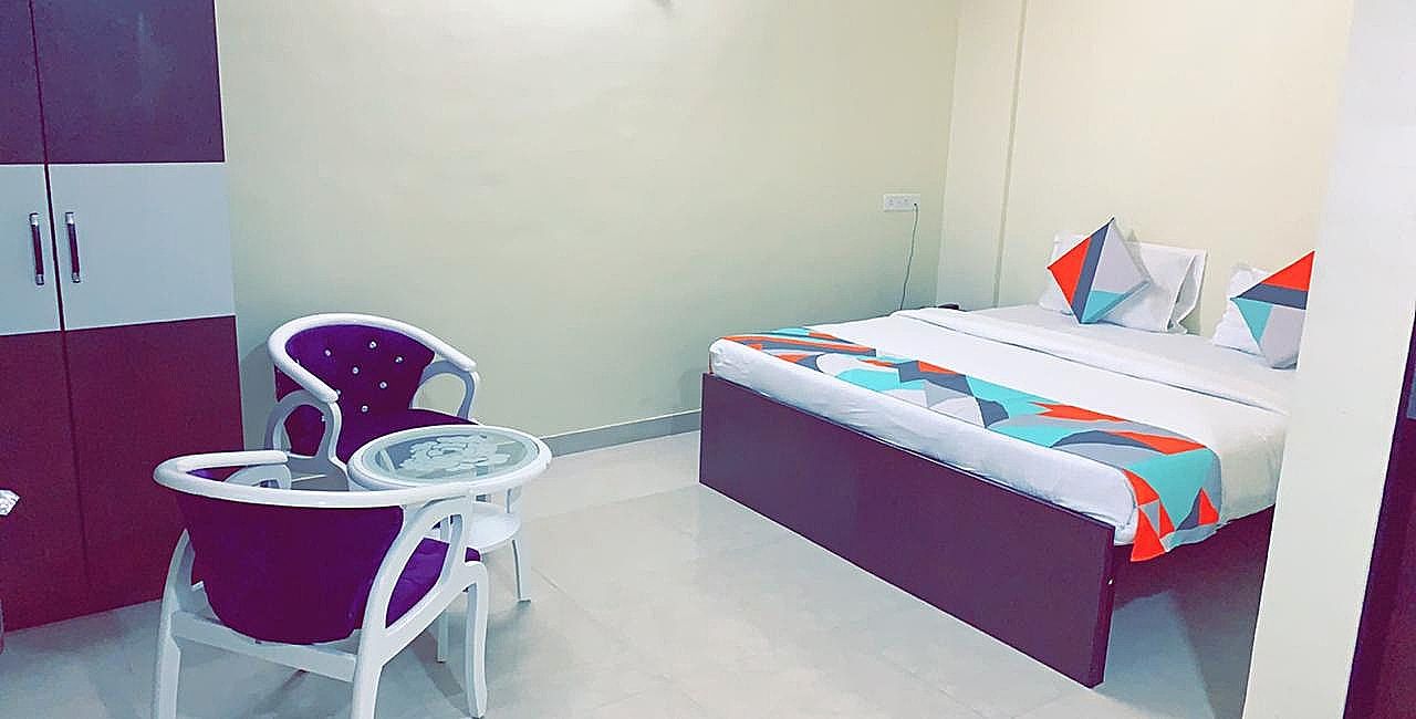 The Paradise Aundh Premium Room with Balcony(India National Only) 4