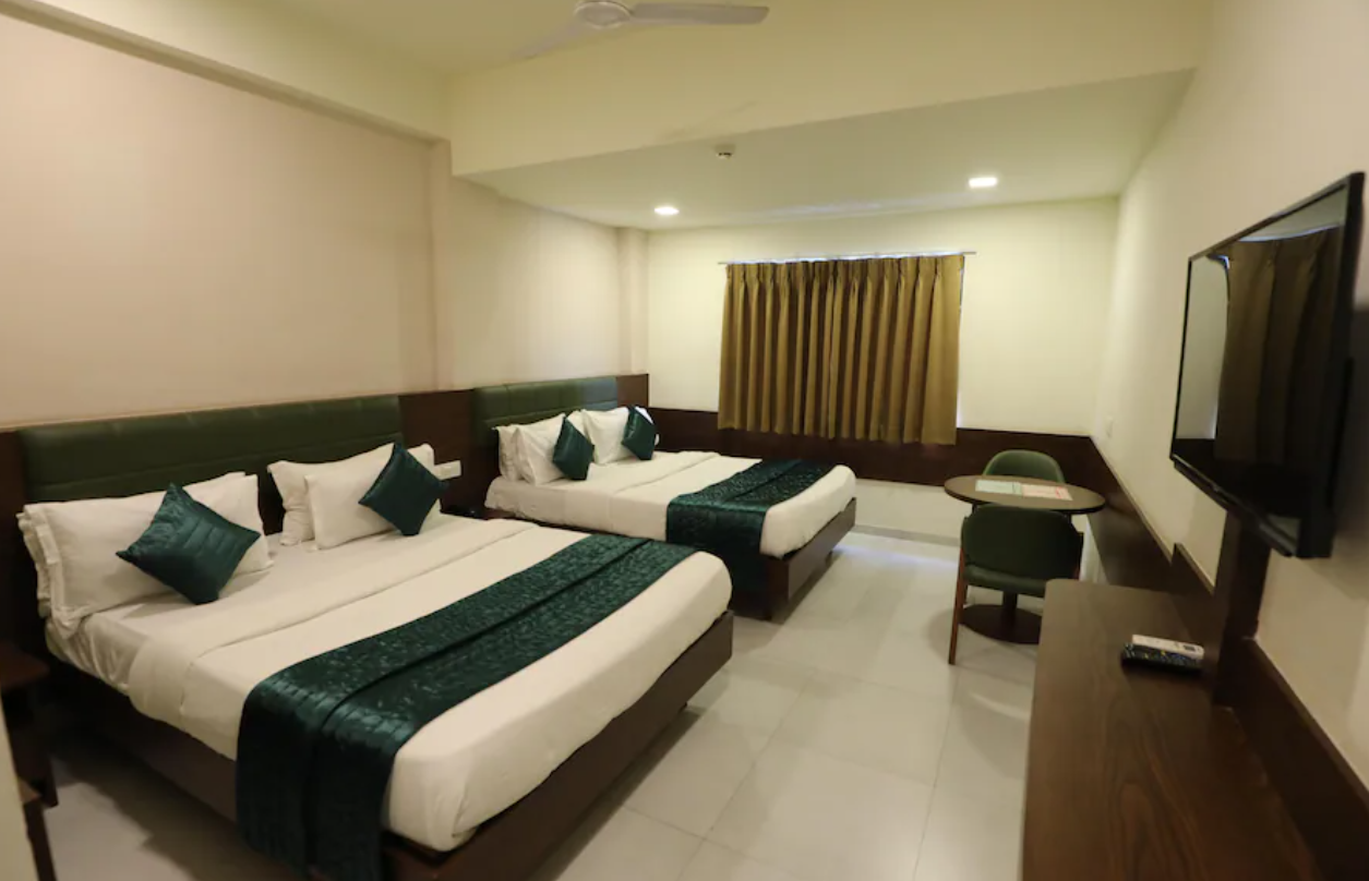 Quad Room (Twin King Bed)