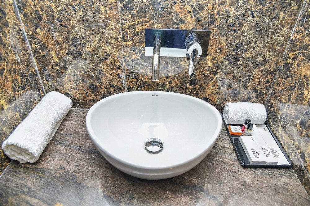 Hotel SunCity Plaza Deluxe Room 12