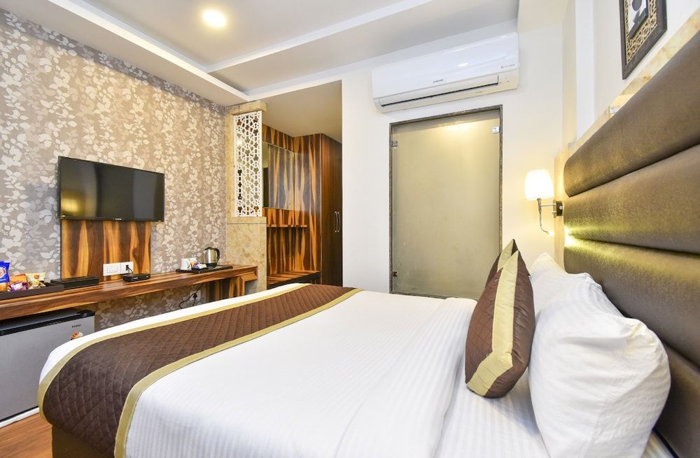 Hotel SunCity Plaza Deluxe Room 8