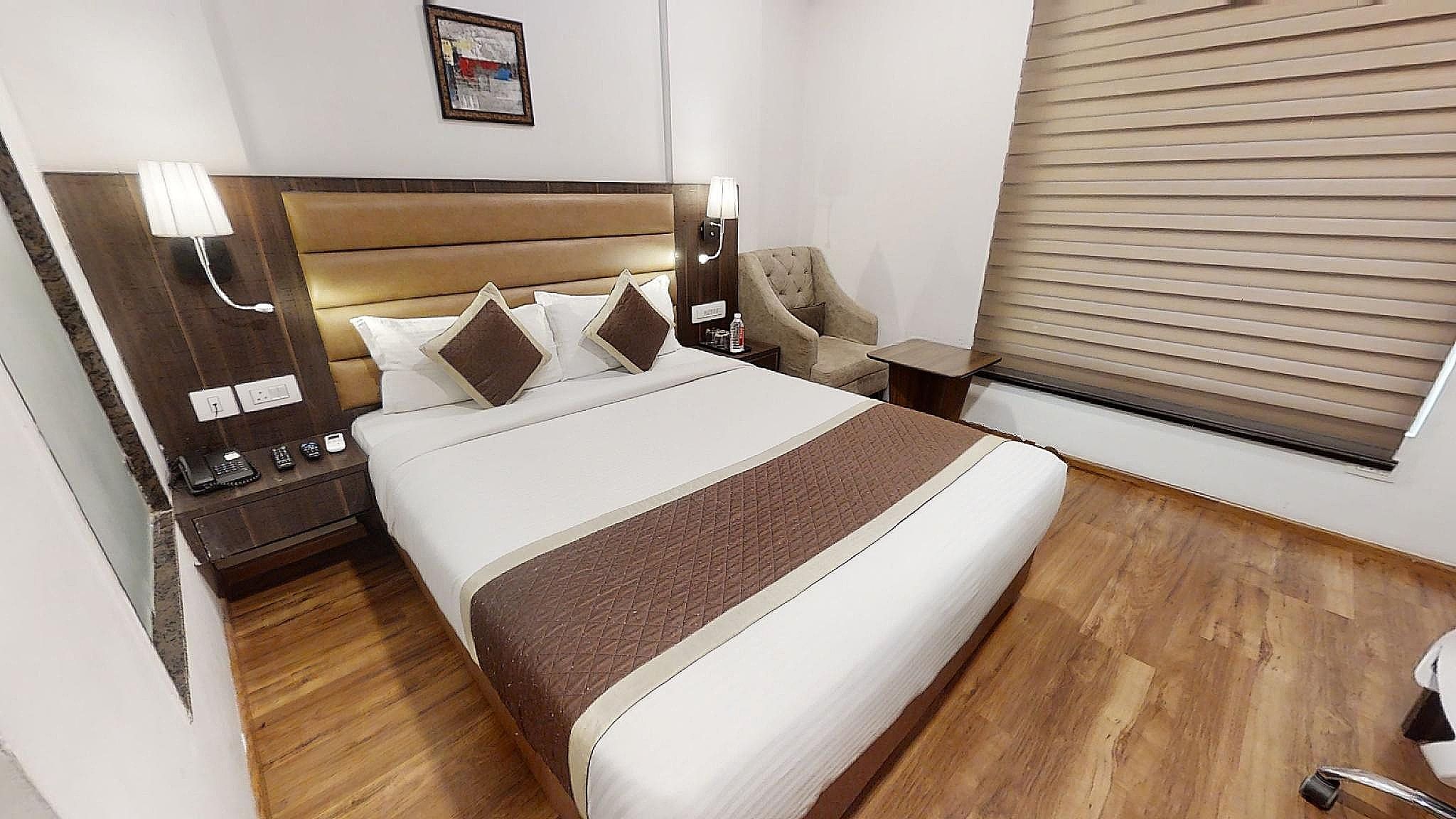 Hotel SunCity Plaza Deluxe Room 6