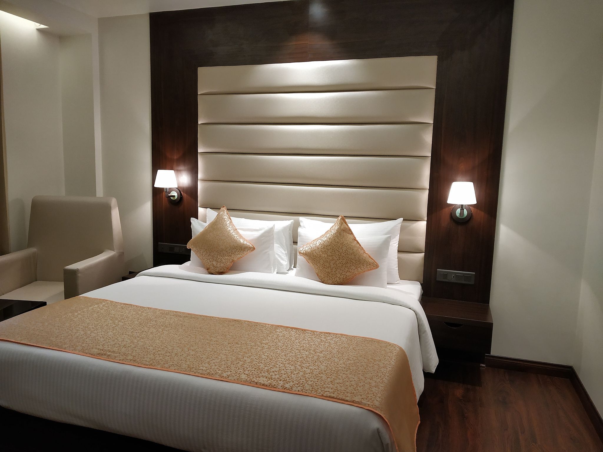 Hotel DVIJ Inn Deluxe Room 8