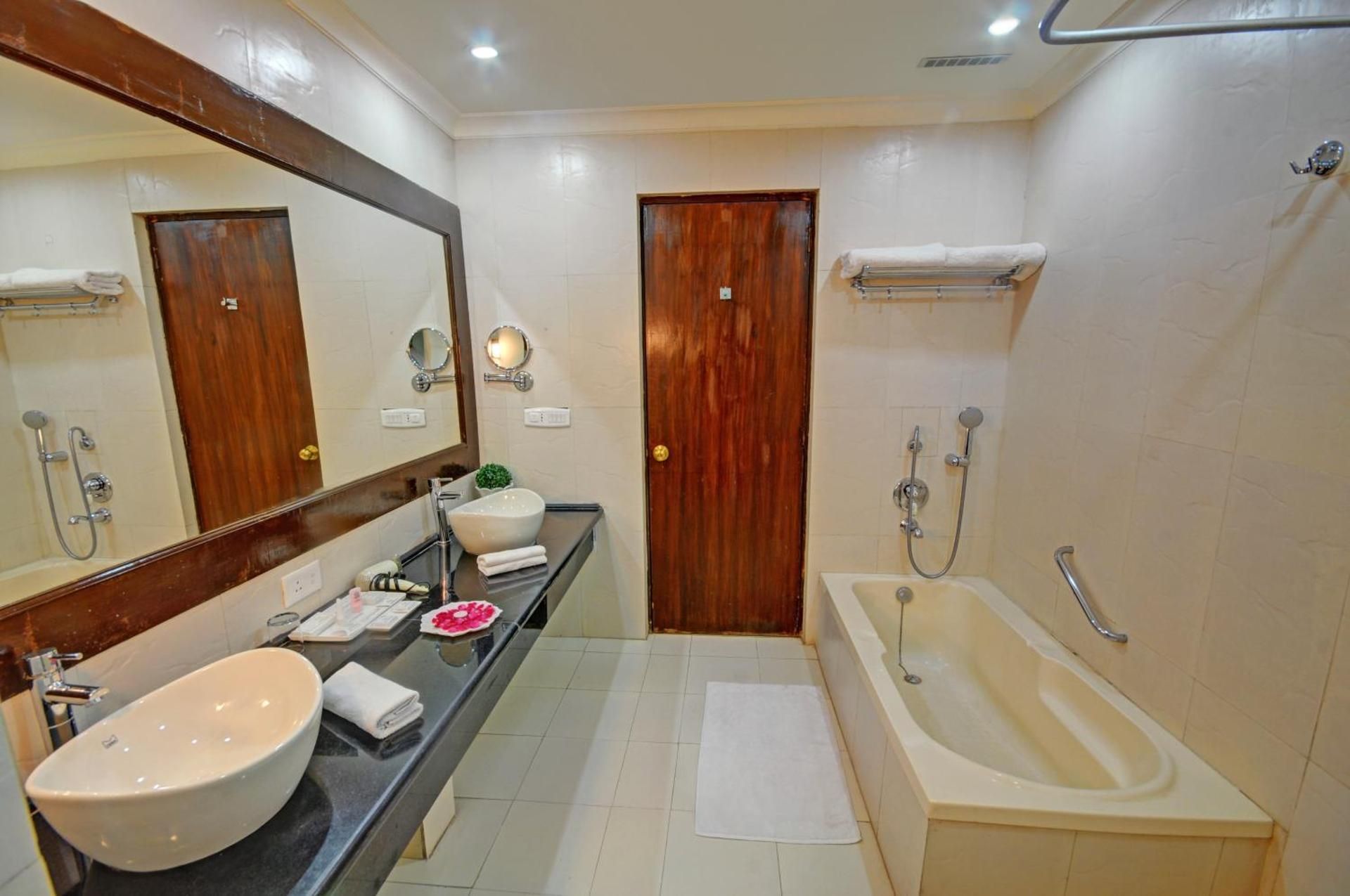 The Hadoti Palace	Bundi Deluxe Room 5