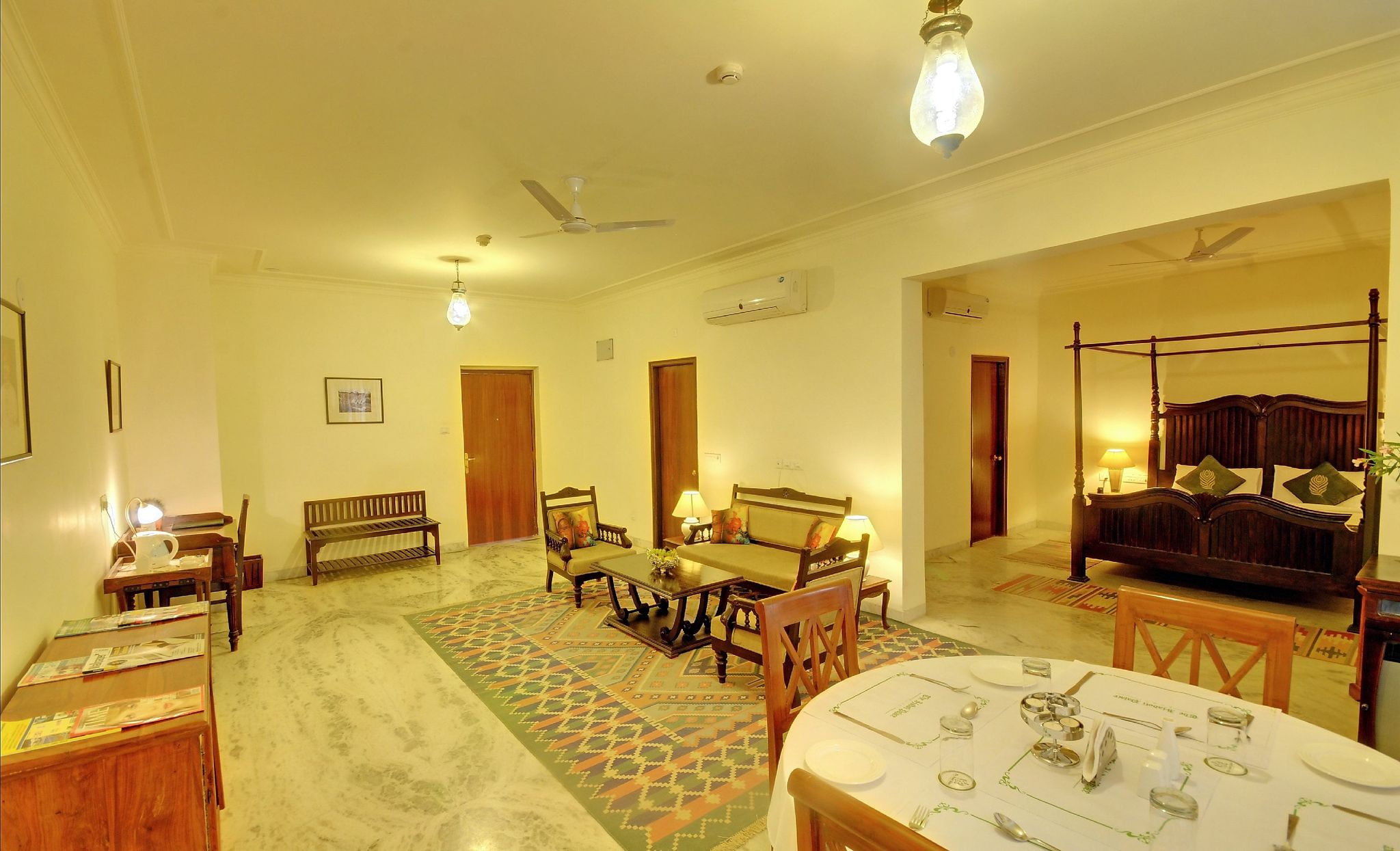 The Hadoti Palace	Bundi Deluxe Room 7