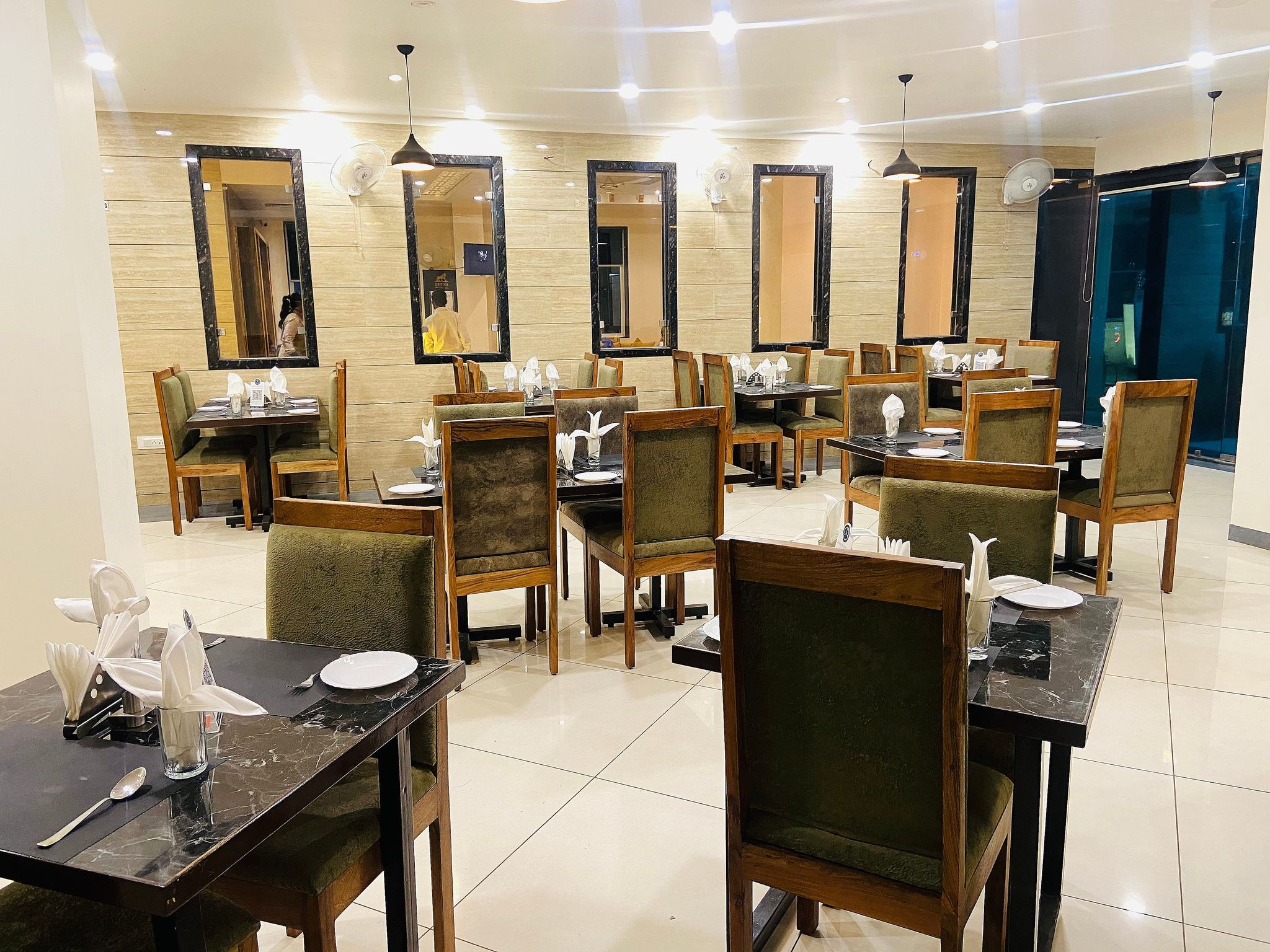 Food & Dining