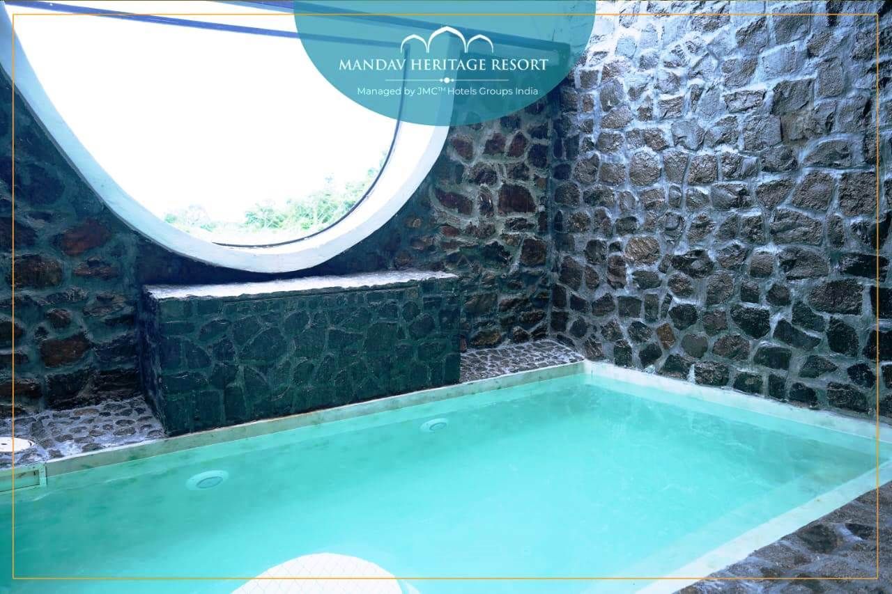 Cottage With Private Pool Garden View