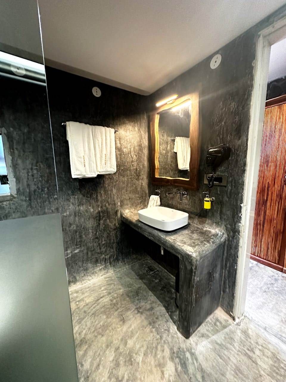 Cottage With Private Pool Garden View