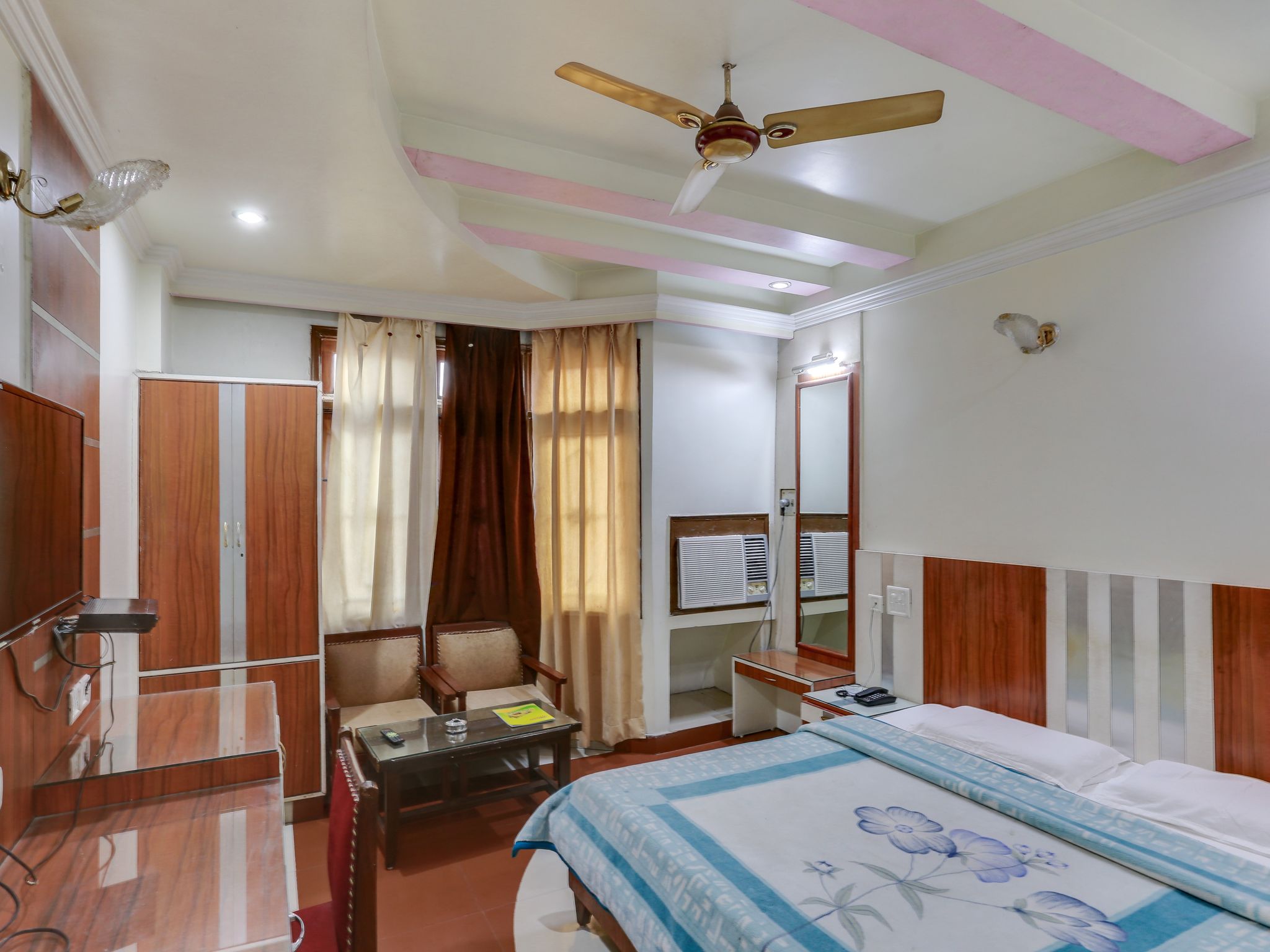 Hotel Yatrik Deluxe Room 11