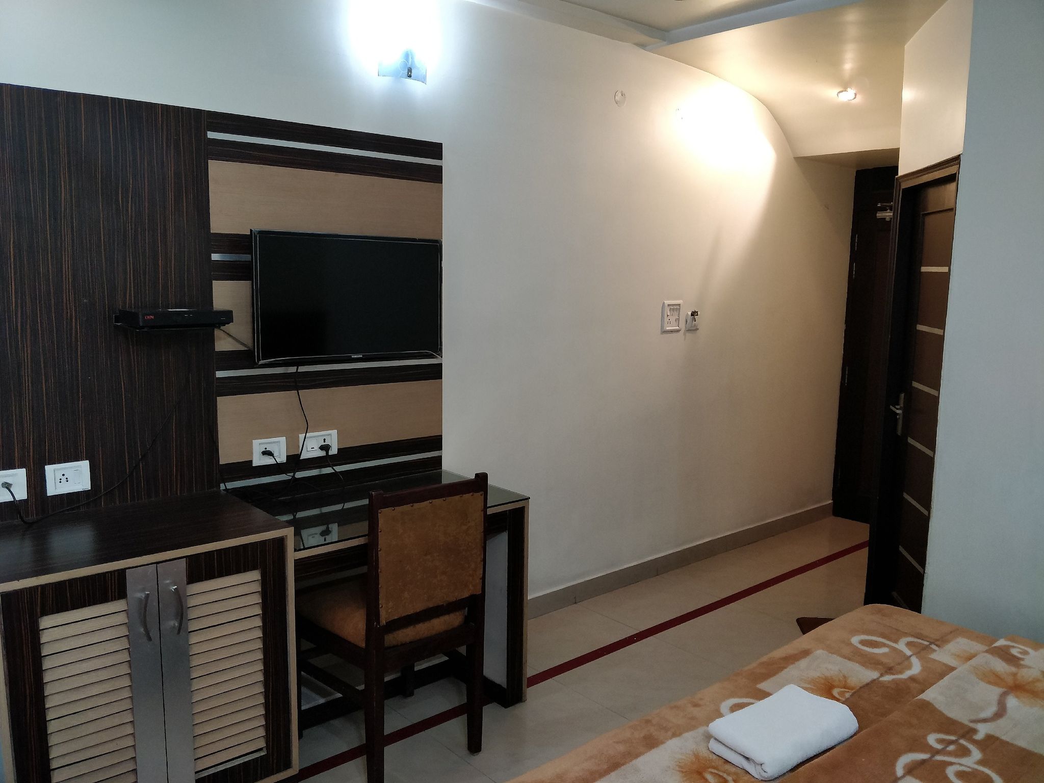 Hotel Yatrik Deluxe Room 8