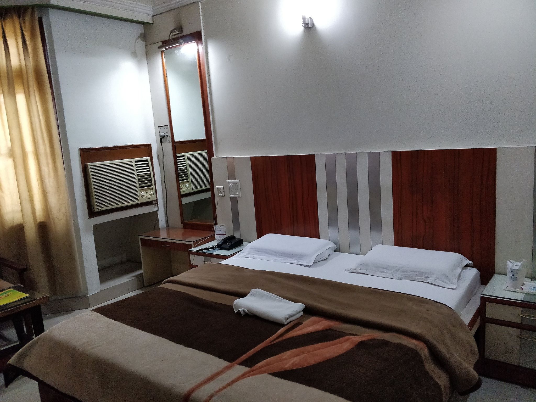 Hotel Yatrik Deluxe Room 2