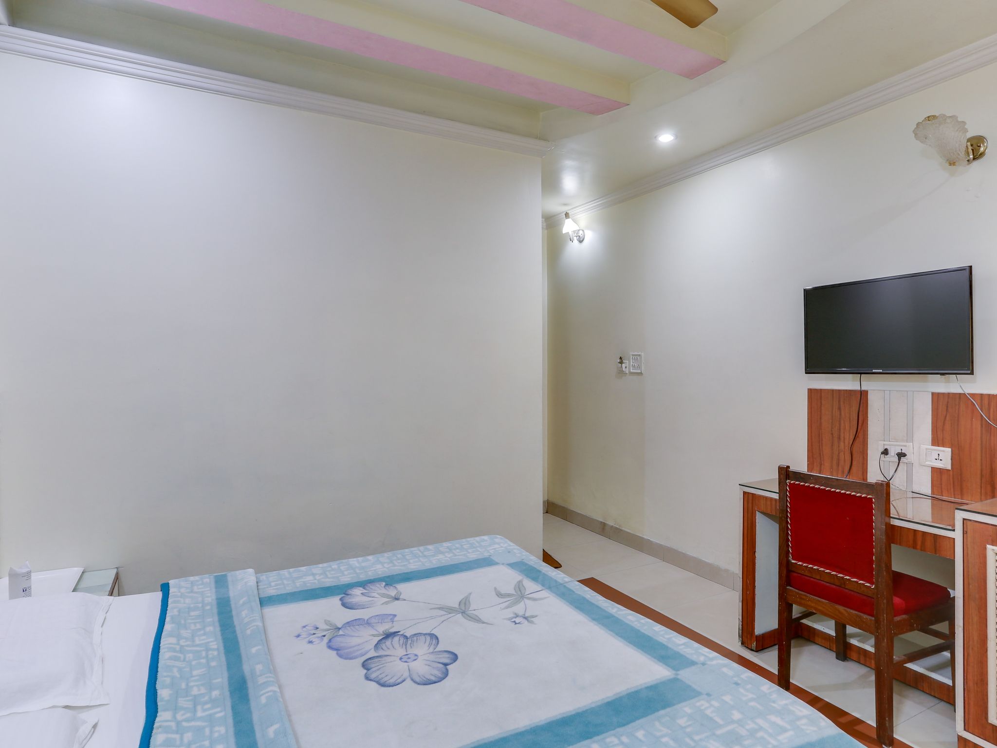 Hotel Yatrik Deluxe Room 13