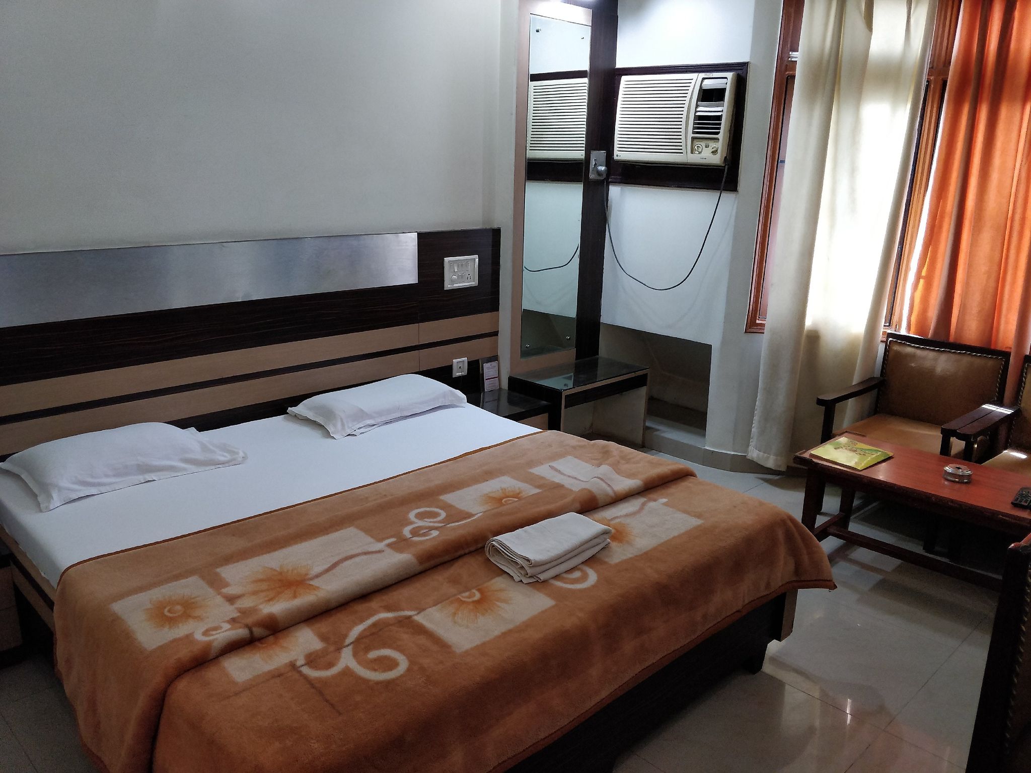 Hotel Yatrik Deluxe Room