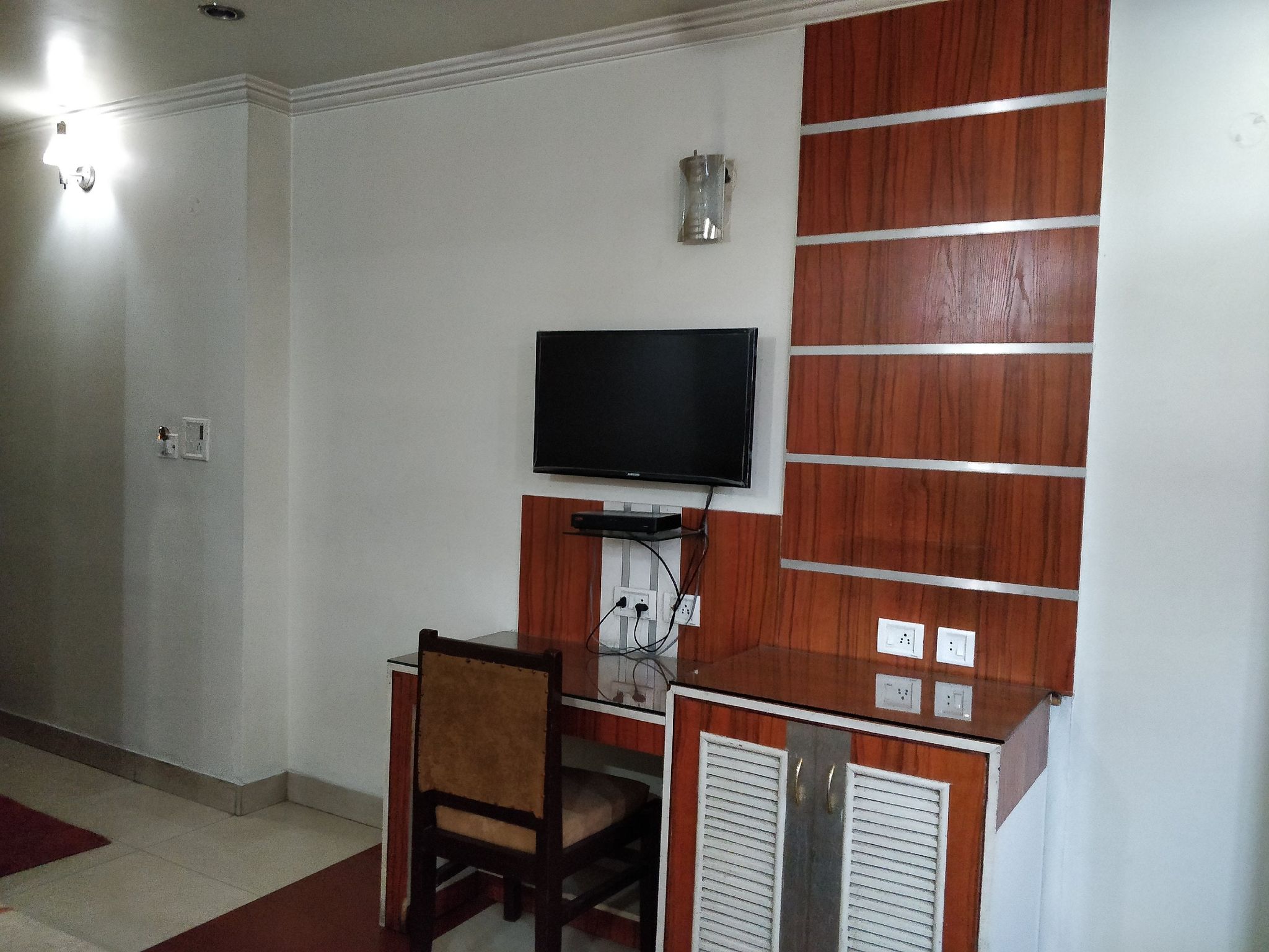 Hotel Yatrik Deluxe Room 7