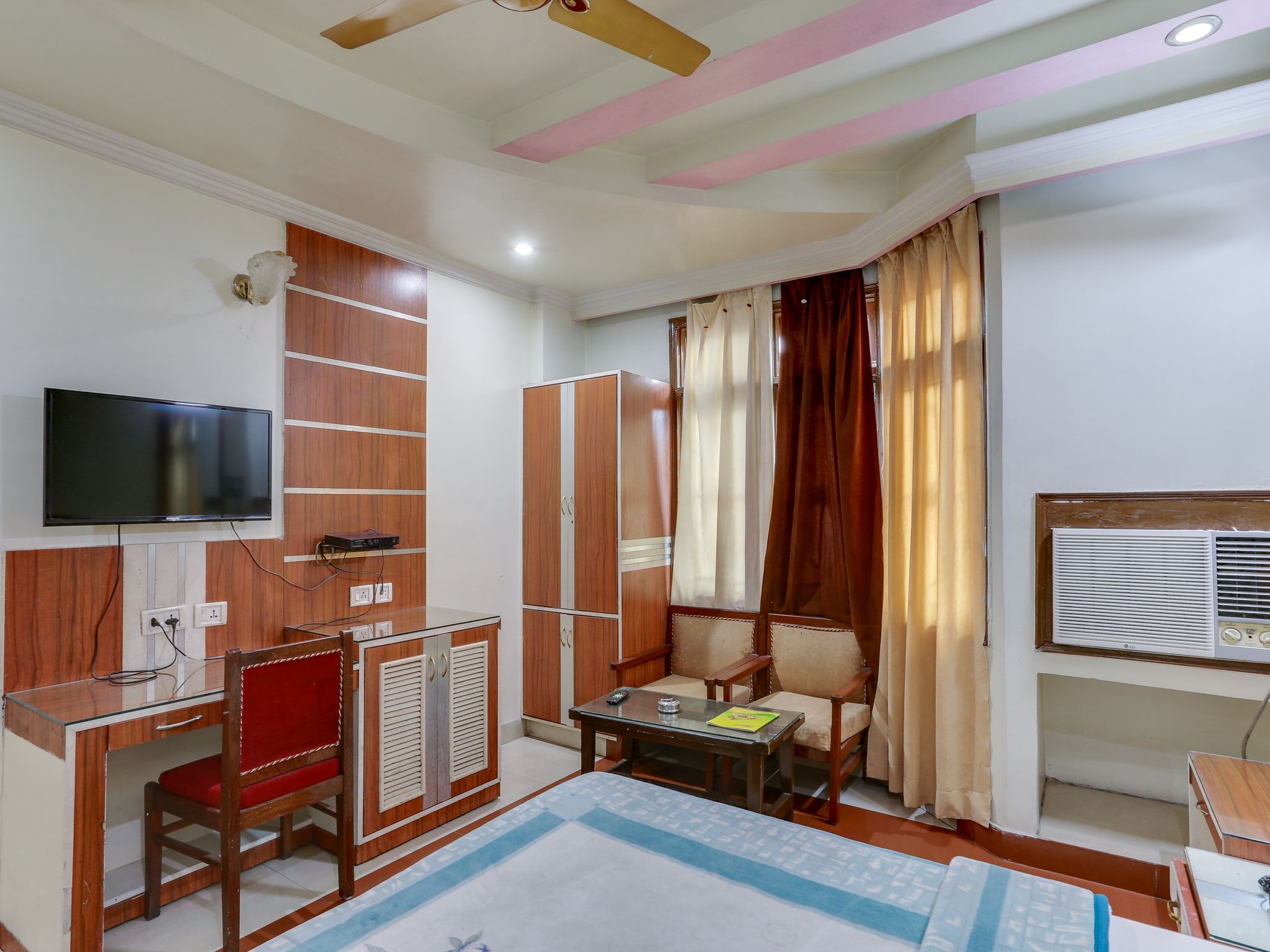 Hotel Yatrik Deluxe Room 12